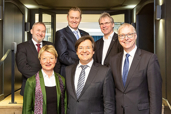 Professor Sebastian Bauer als Präsident der AiF bestätigt